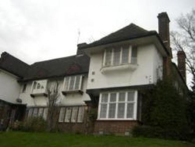 			3 Bedroom, 1 bath, 1 reception Flat			 Lyttleton Road, EAST FINCHLEY N2